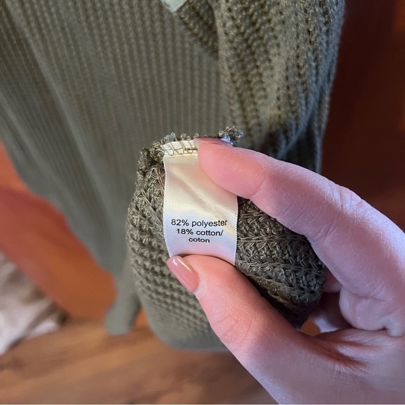 MAURICE’S Olive Green Crochet Top Size XXL - Picture 3 of 3